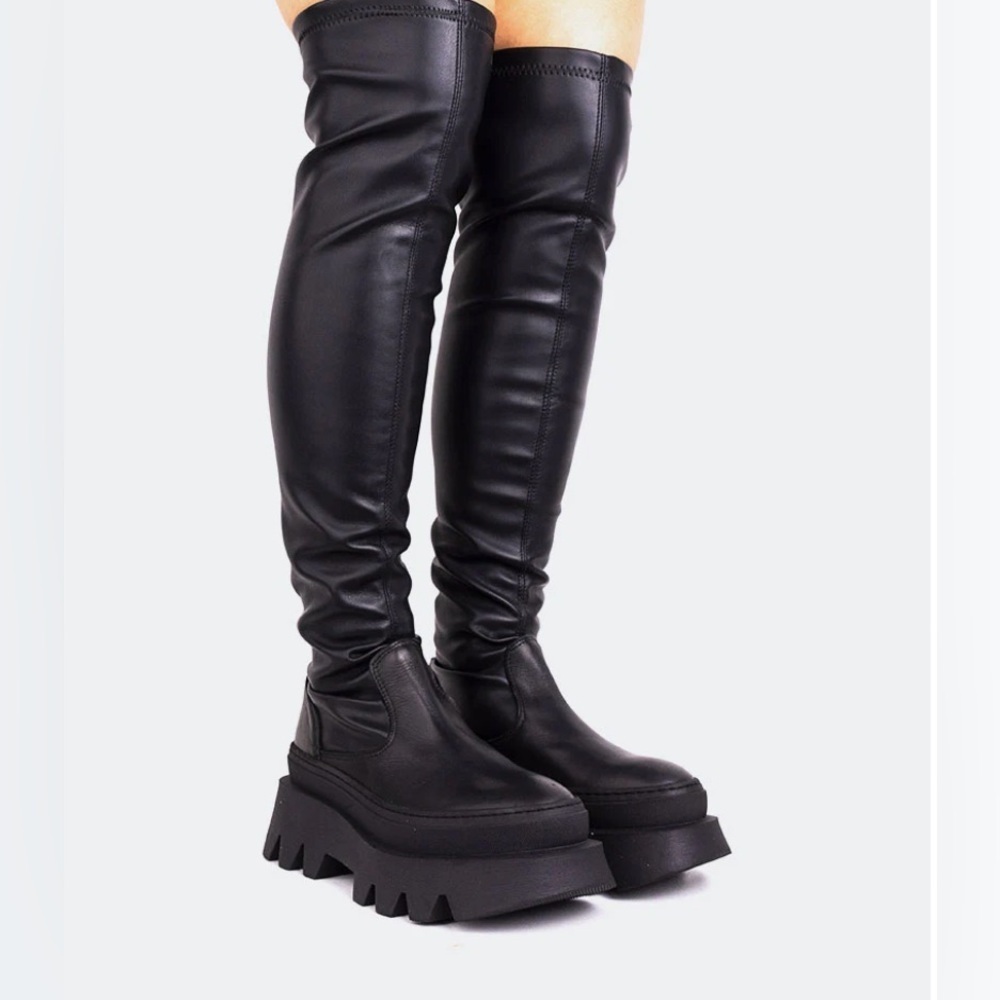 Knee High Boots Made in Italy Size 8 Stylish Leather Boots